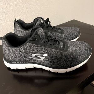 Grey women’s sketchers. Size 8